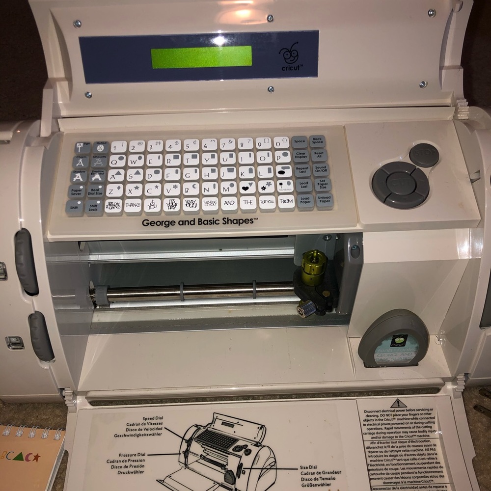 Cricut machine - Picture 3 of 5